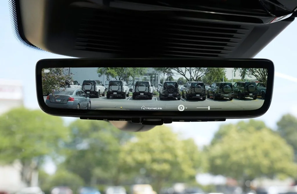 New 2026 Santorini Black Land Rover Dynamic SE image 22
