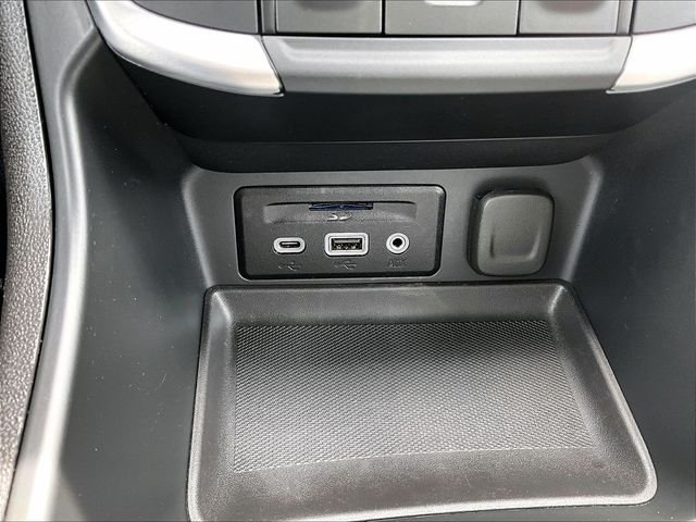 Used 2024 White GMC SLT image 28