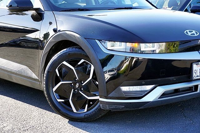 Used 2024 Black Hyundai SEL image 3