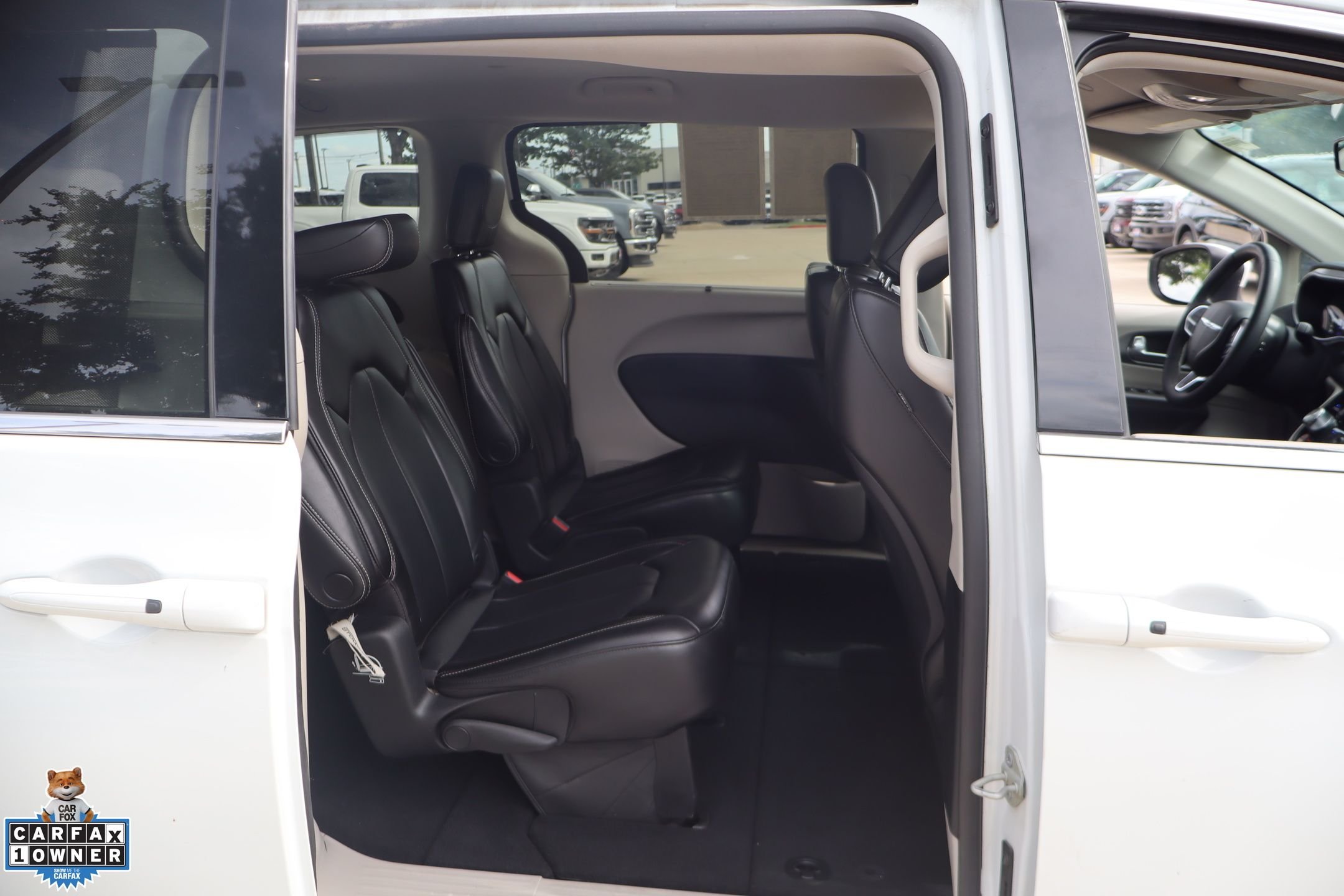 Used 2023 White Chrysler Touring L image 29