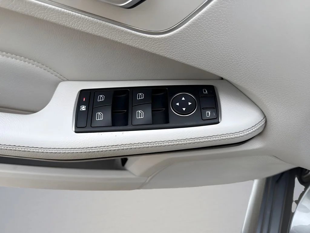 Used 2014  Mercedes-Benz E 250 image 30