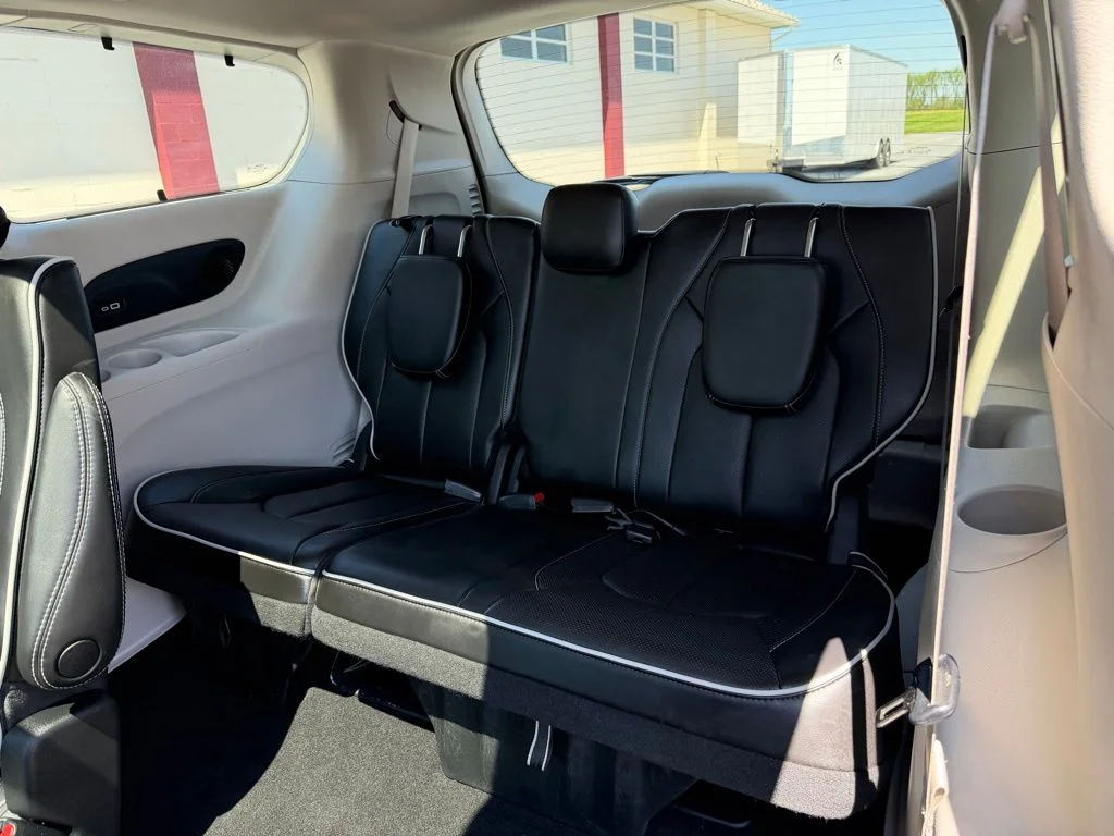 Used 2023 White Chrysler Limited image 20