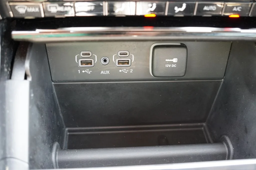 Used 2023 White Jeep Limited image 31