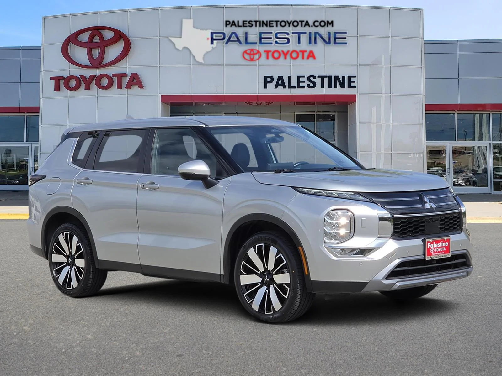 Used 2025 Alloy Silver Metallic Mitsubishi SE S-AWC image 1