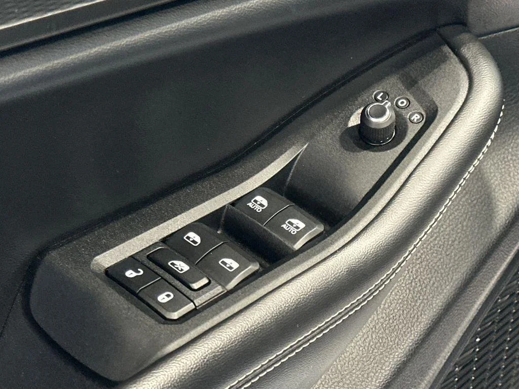 Used 2023 Silver Zynith Jeep Altitude image 14