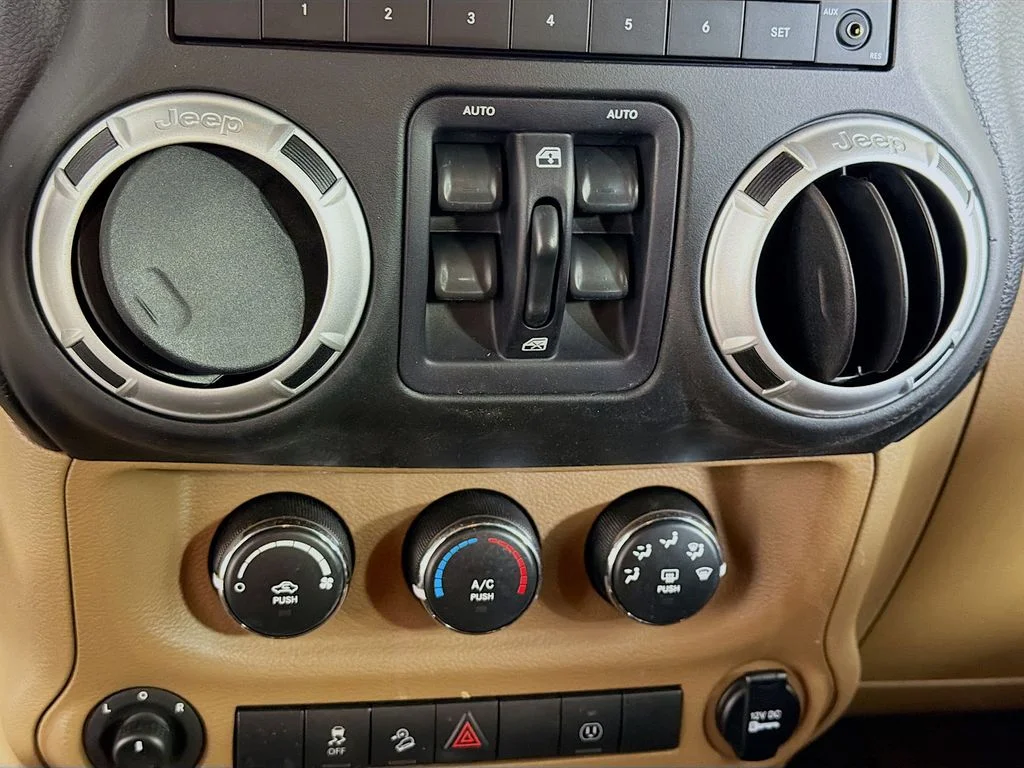 Used 2015 Black Jeep Unlimited Sahara image 15