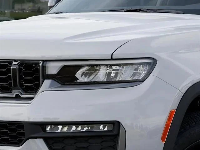 New 2026 Bright White Clear-Coat Exterior Paint Jeep Limited image 36