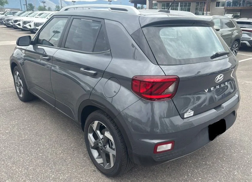 Used 2025 Gray Hyundai SEL image 5