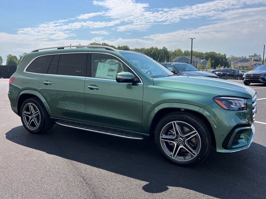 New 2026 MANUFAKTUR Ireland Mid Green Metallic Mercedes-Benz GLS 450 image 2