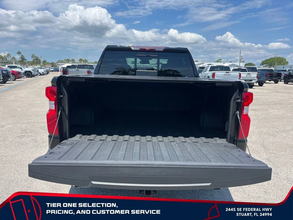 Used 2022 Black Chevrolet High Country image 10