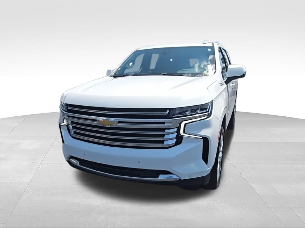 Used 2021 White Chevrolet High Country image 3