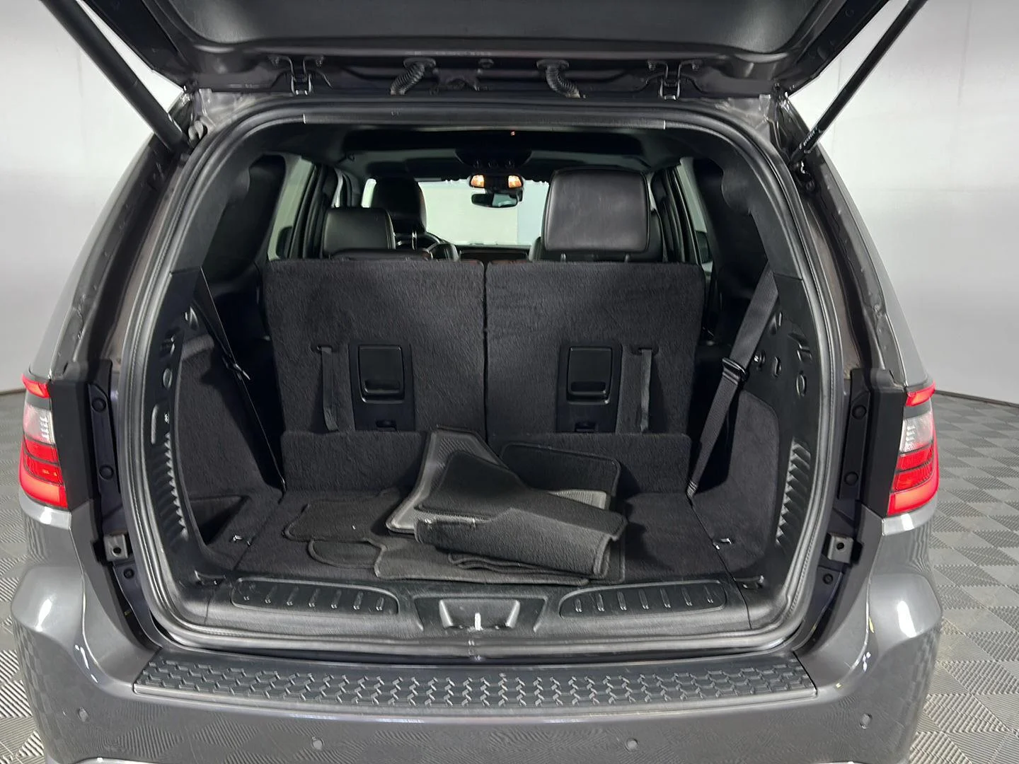 Used 2025 Vapour Grey Dodge R/T image 35