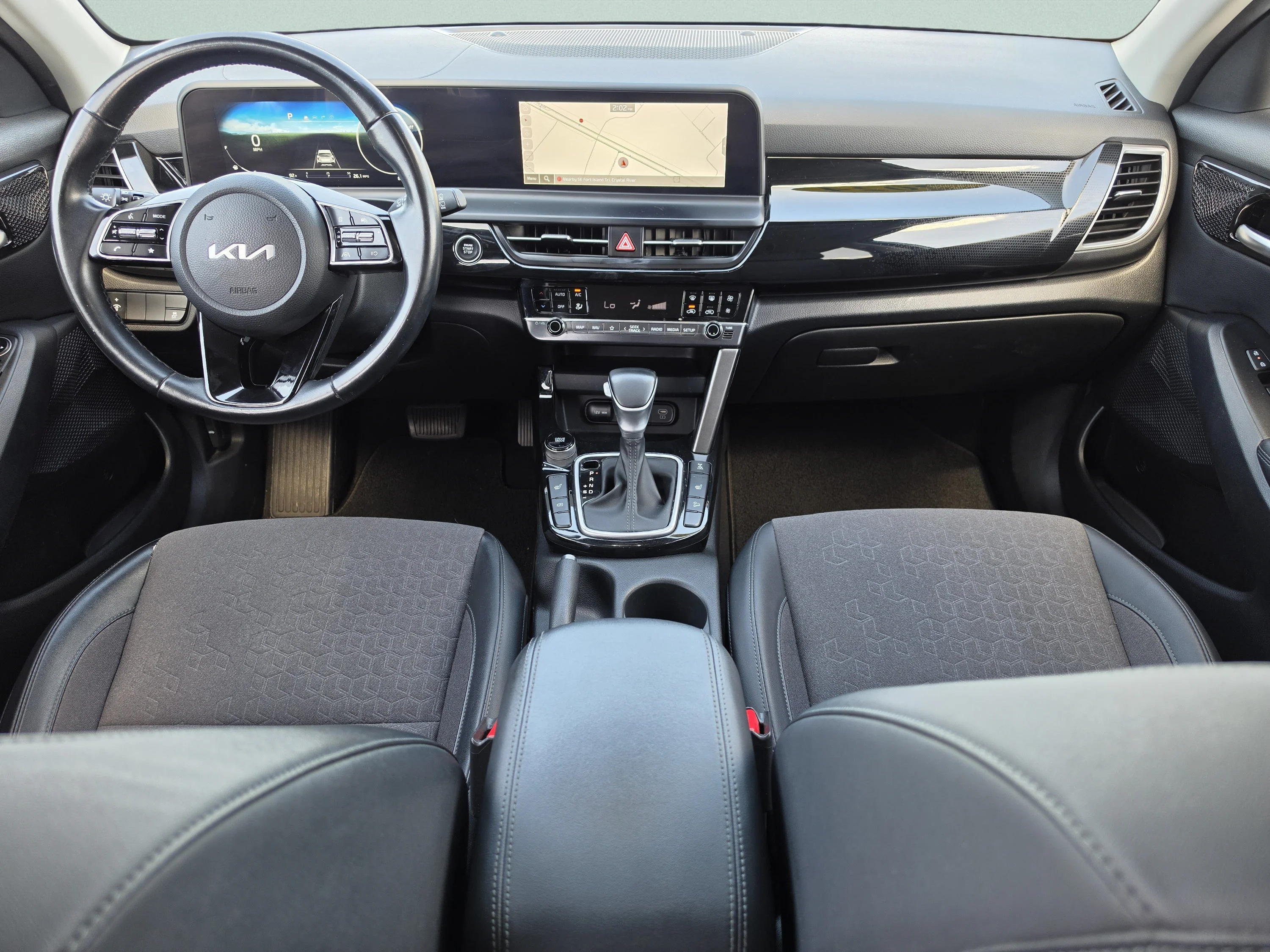 Used 2024 Clear White/Black Roof Kia X-Line image 18