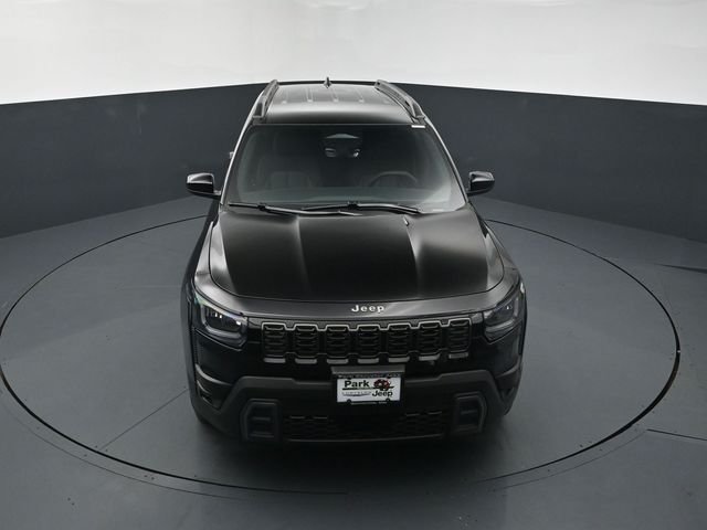 New 2026 Diamond Black Crystal Pearl-Coat Exterior Paint Jeep Laredo image 16