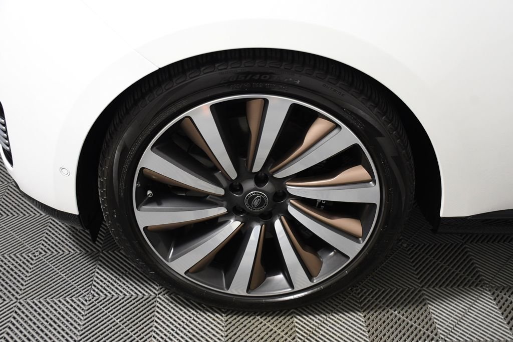 Used 2023 Icy White SV Bespoke Special Effect Gloss Land Rover SV image 11