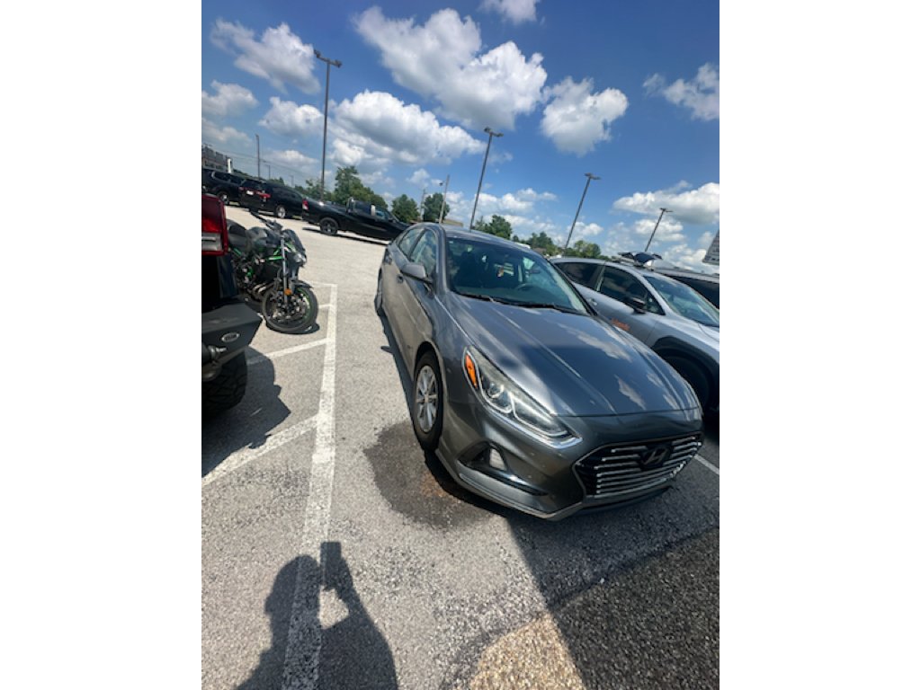 Used 2019 Machine Gray Hyundai SE image 7