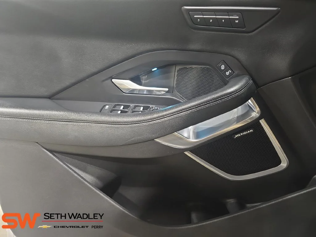Used 2020 Silver Jaguar SE image 28