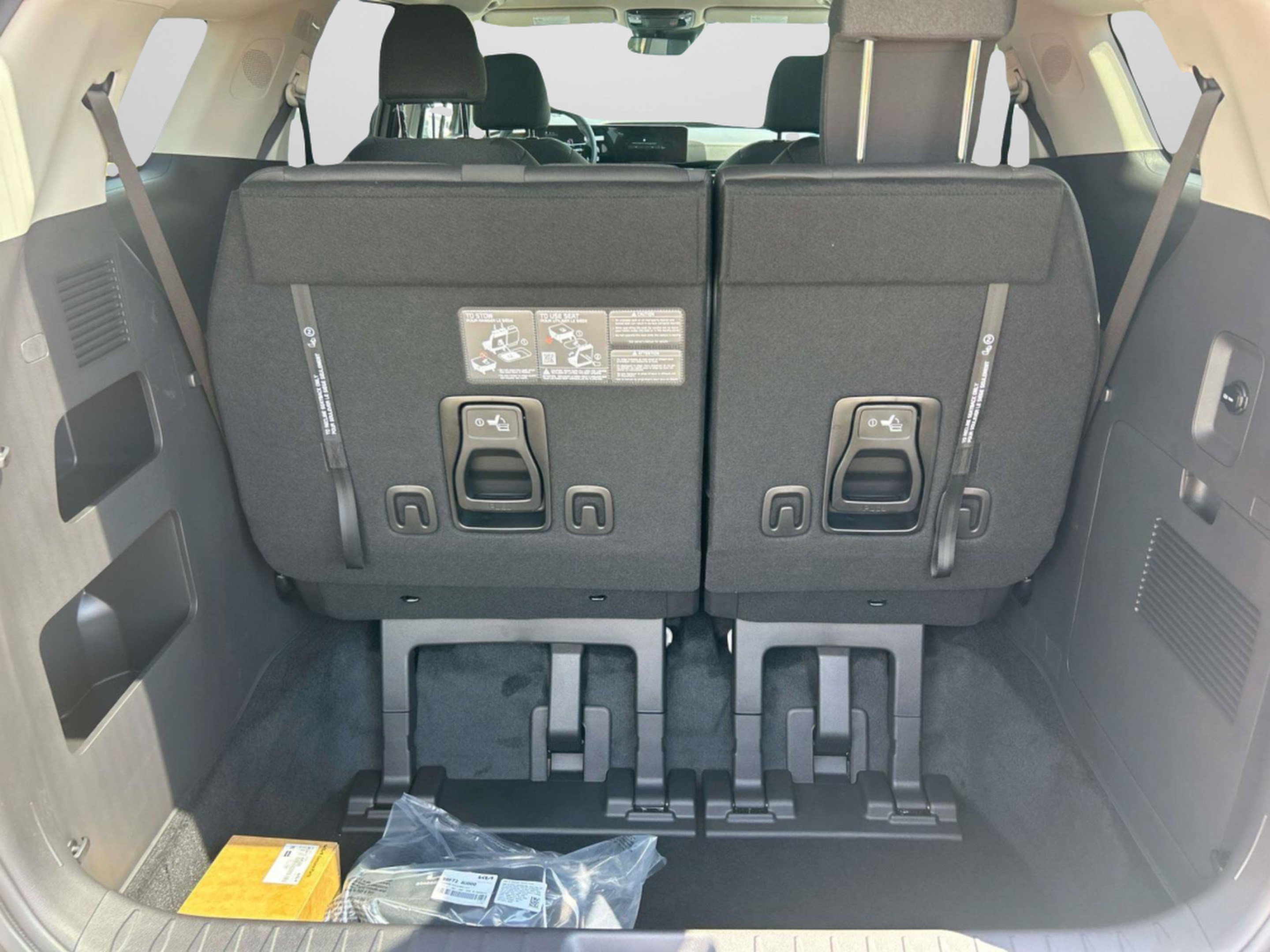New 2027 Ceramic Silver Kia LX image 9