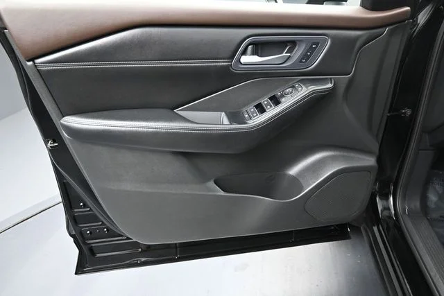 Used 2023 Black Nissan SL image 21