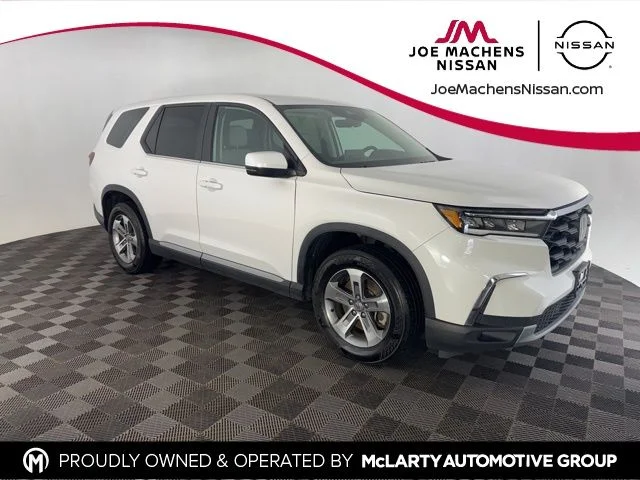 Used 2023 White Honda EX-L image 1