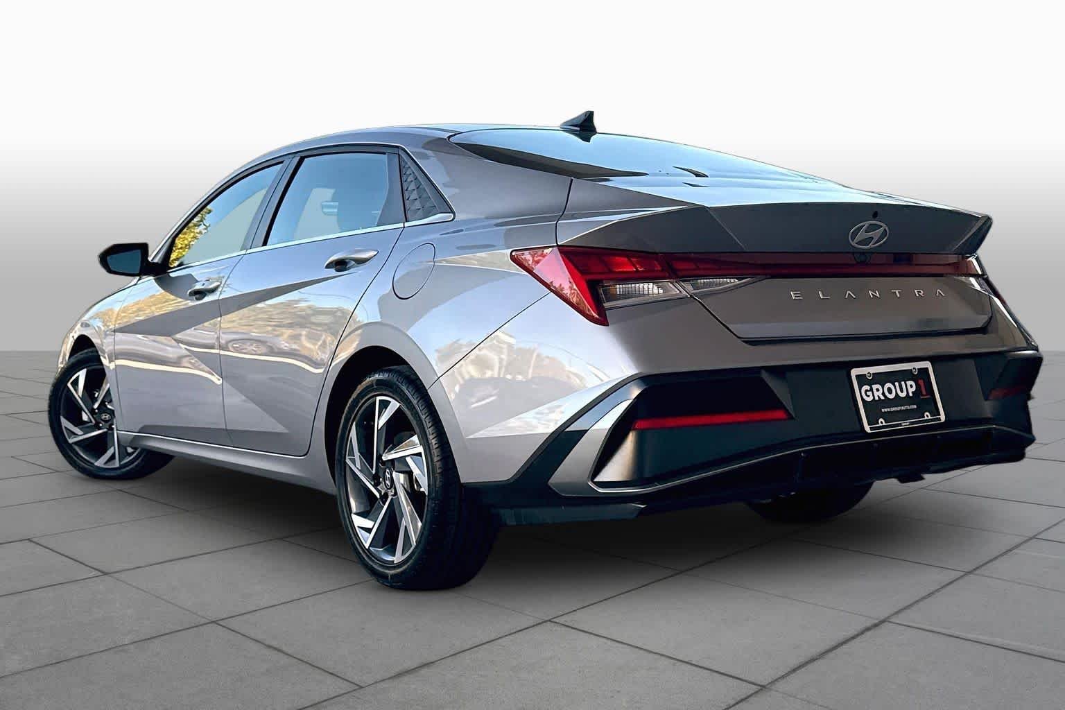 Used 2025 Fluid Metal Hyundai SEL Convenience image 11