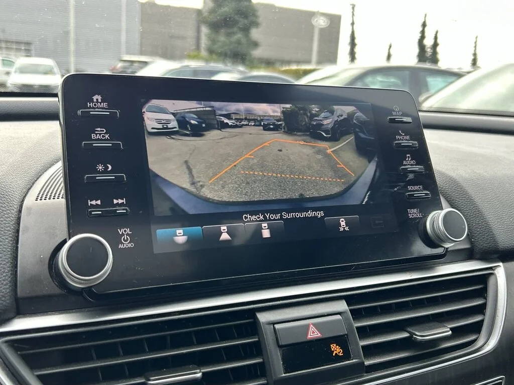 Used 2018  Honda Sedan 1.5T Touring CVT One Owner   No Reported Acc image 24