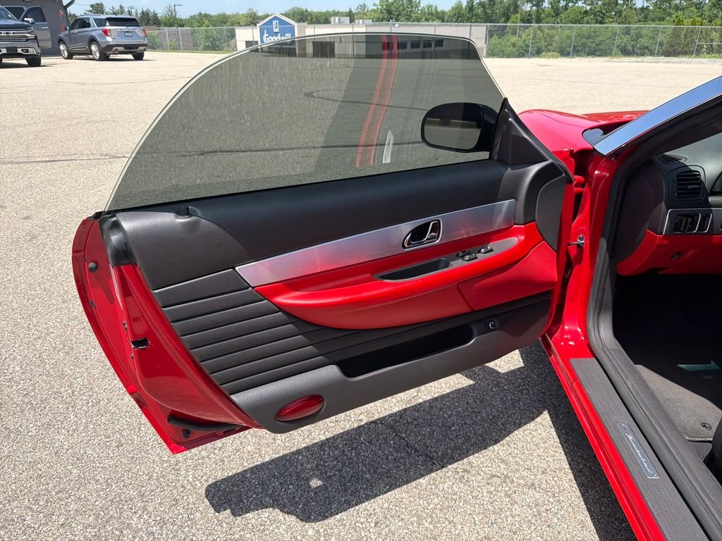 Used 2002 Red Ford Base image 13