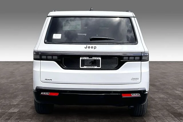 New 2026 Bright White Clear-Coat Exterior Paint Jeep Limited Altitude image 4