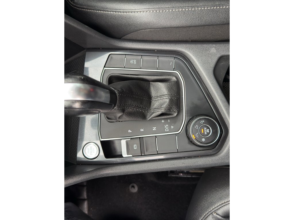 Used 2020 White Volkswagen SE image 29