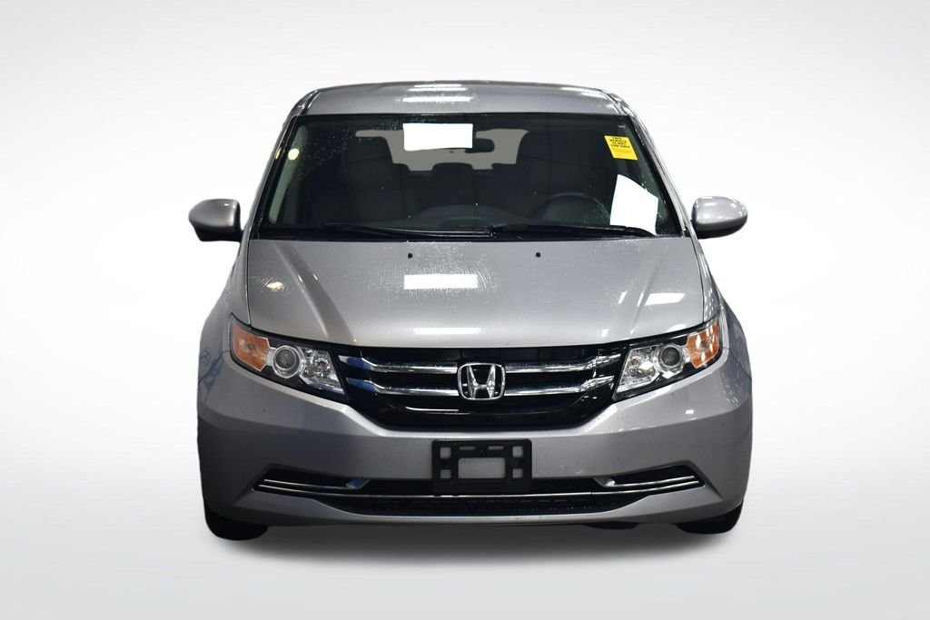 Certified Used 2016 Lunar Silver Metallic Honda SE image 2