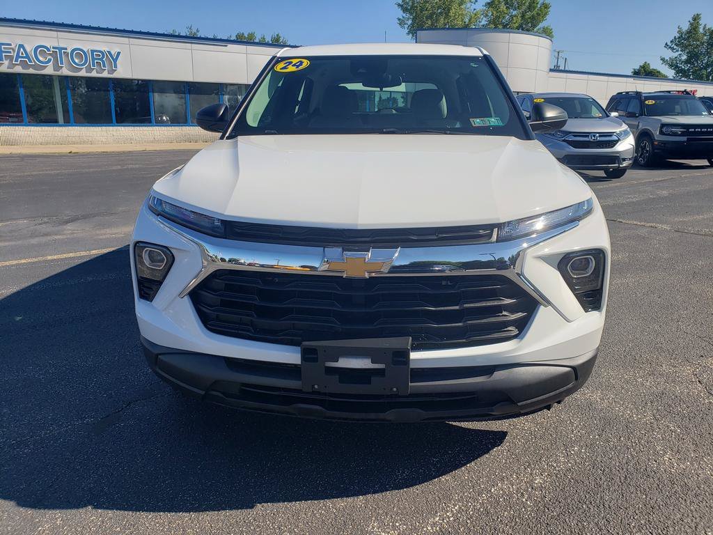 Used 2024 Summit White Chevrolet LS image 9