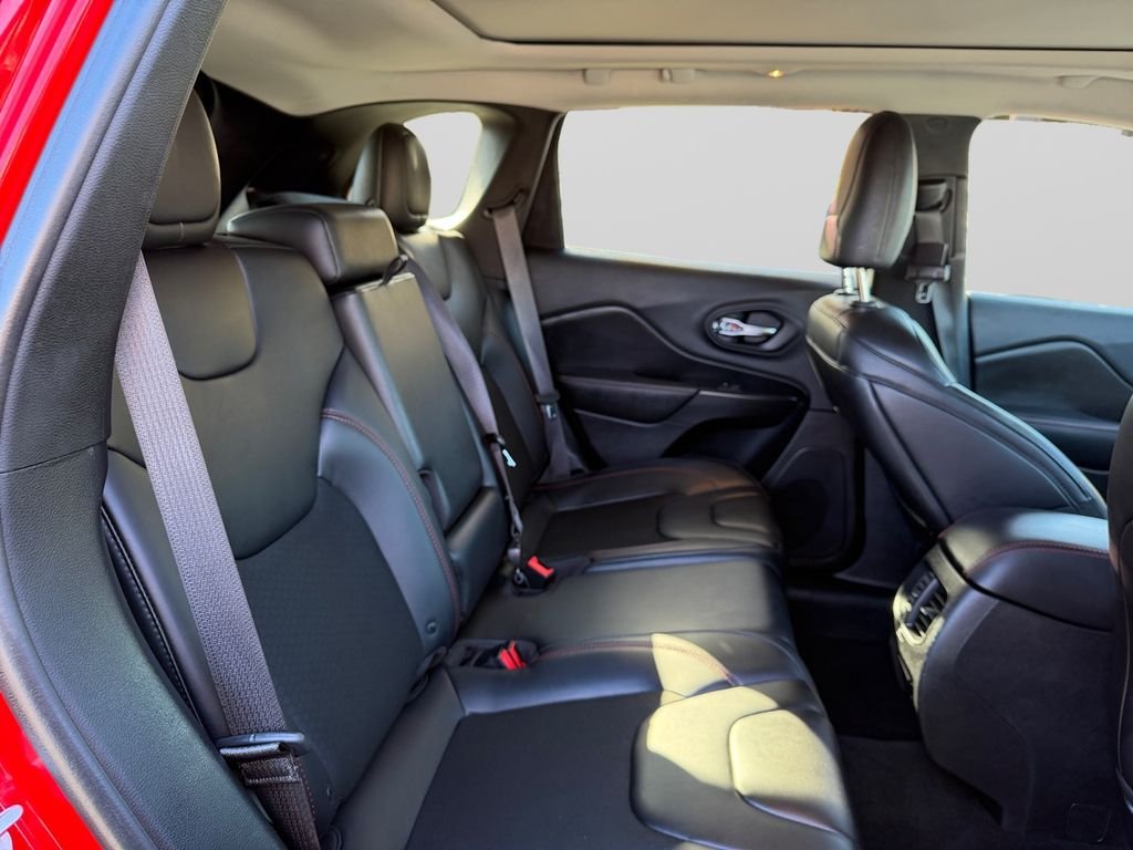 Used 2019 Red Jeep Trailhawk image 18