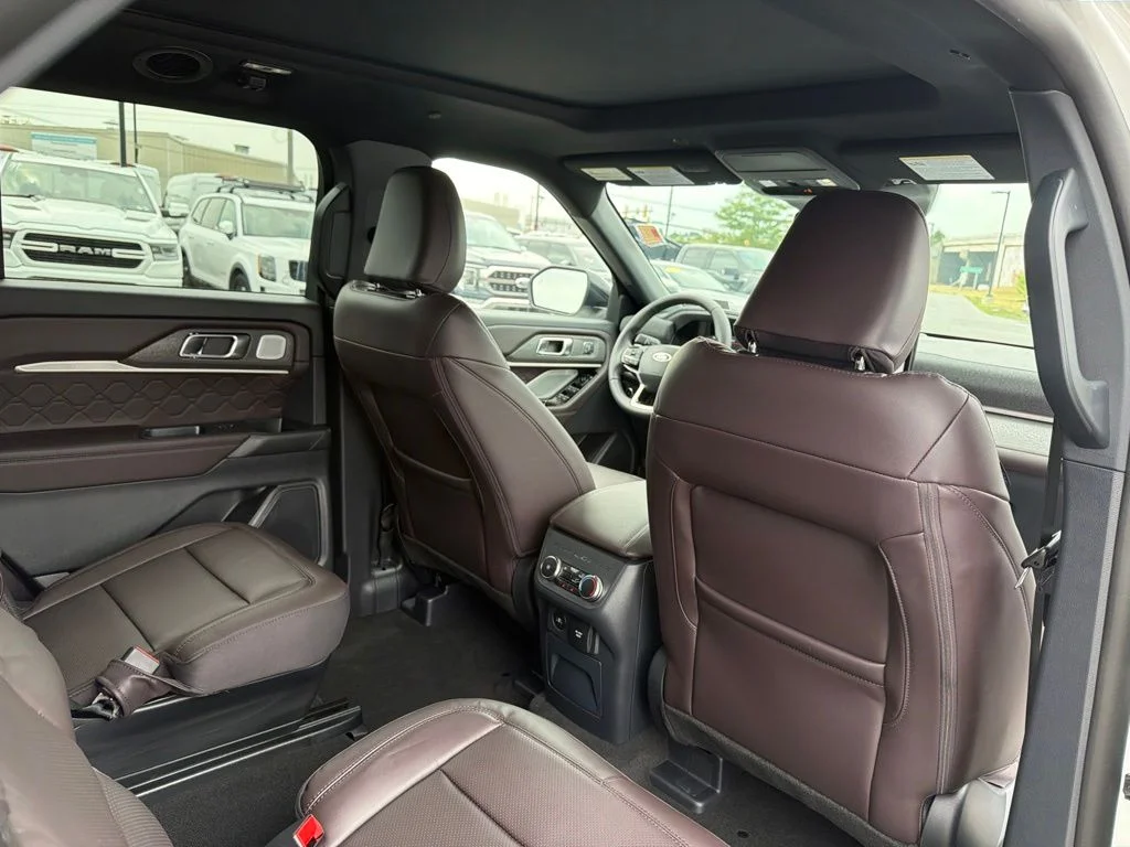 New 2026 Star White Metallic Tri-Coat Ford Platinum™ image 27
