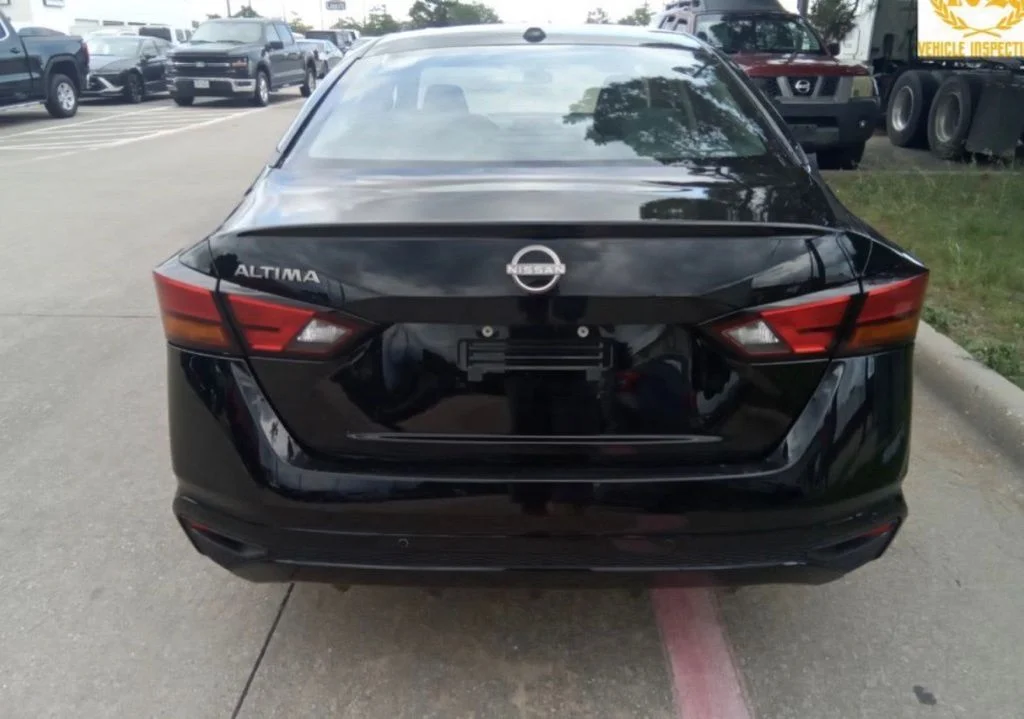 Used 2025 Black Nissan 2.5 SV image 5