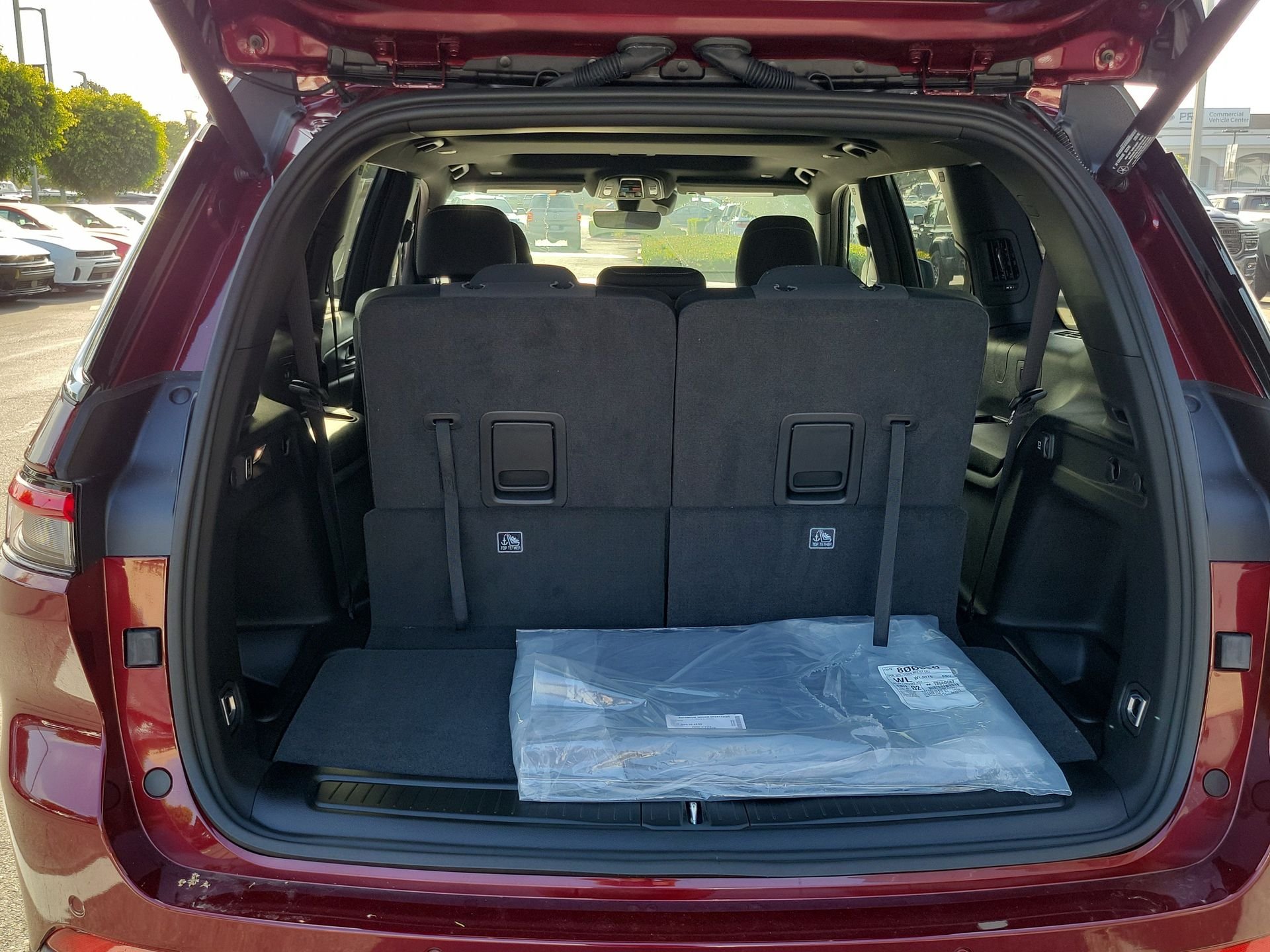 New 2026 Velvet Red Pearl-Coat Exterior Paint Jeep Laredo image 23