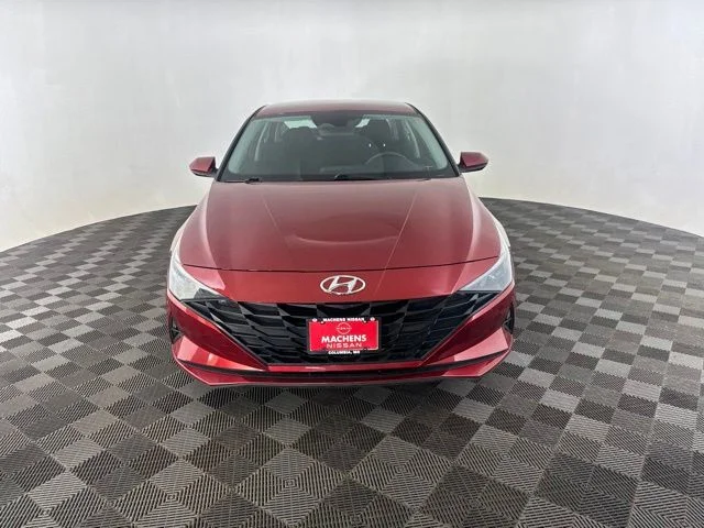 Used 2023 Red Hyundai SEL image 2