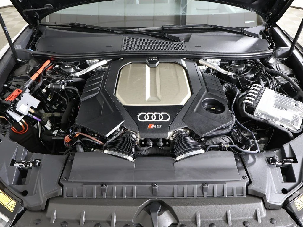Used 2025 Mythos Black Metallic Audi 4.0T image 24
