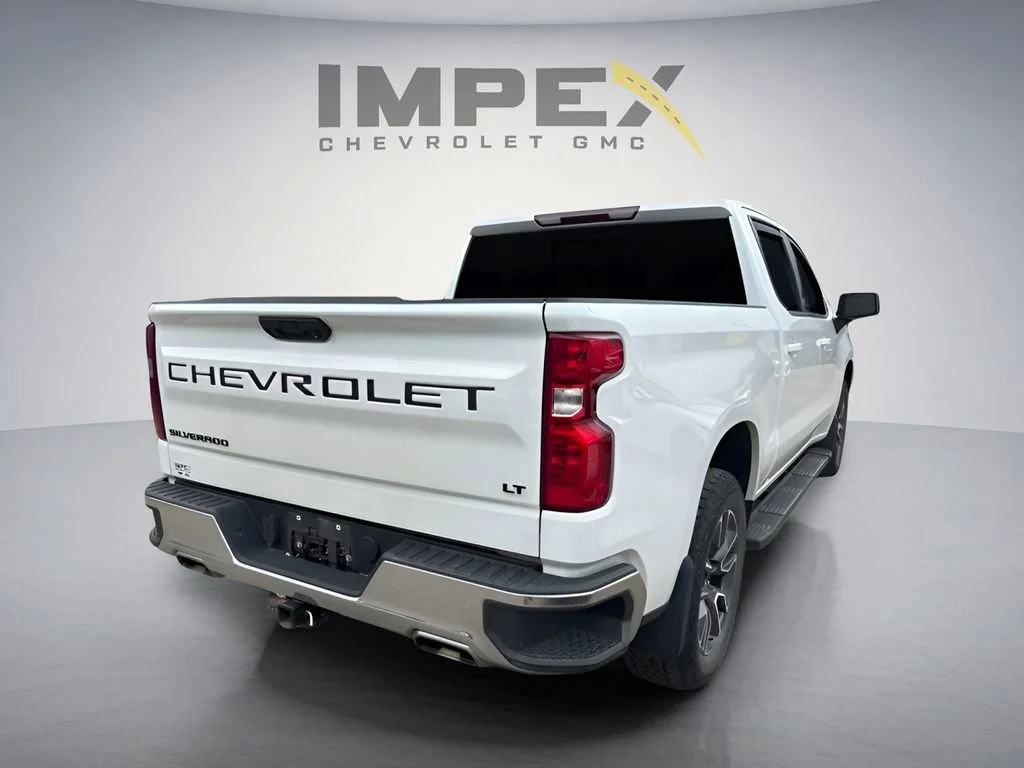 Used 2024 Summit White Chevrolet LT image 4