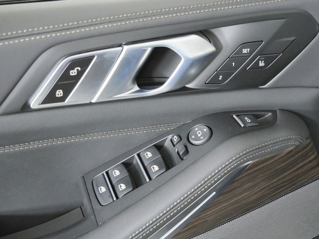 New 2026 Carbon Black Metallic BMW xDrive40i image 37