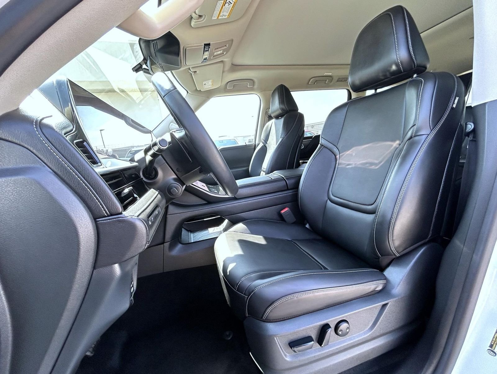 Used 2026 White INFINITI PURE image 9