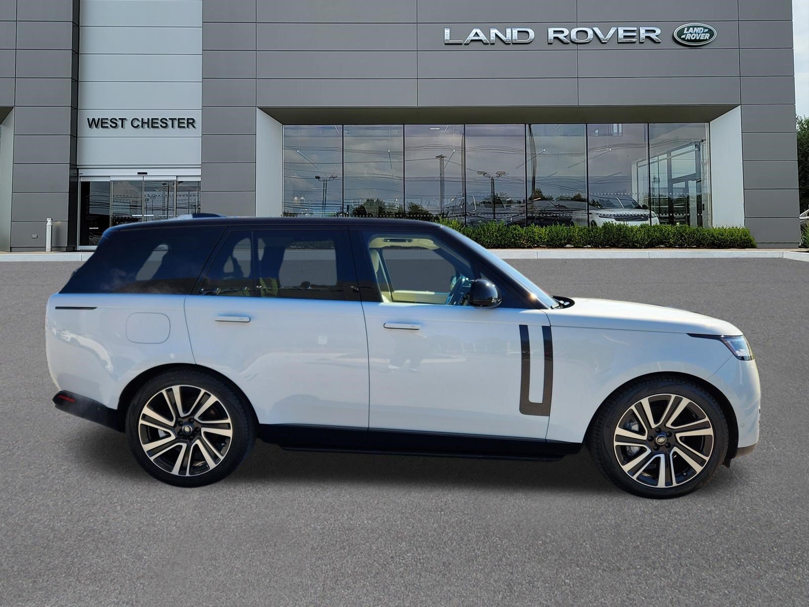Certified Used 2023 Fuji White Land Rover SE image 6