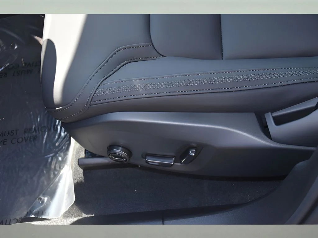 Used 2026 AURORA SILVER Volvo Plus image 32