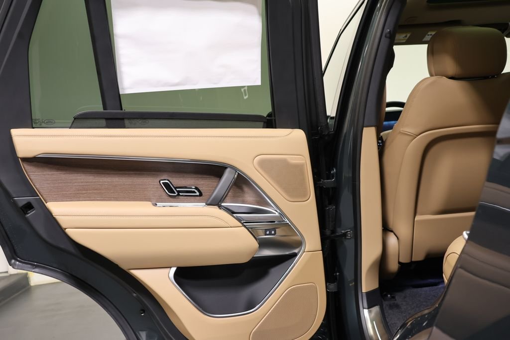 New 2026 Belgravia Green Land Rover SE image 31
