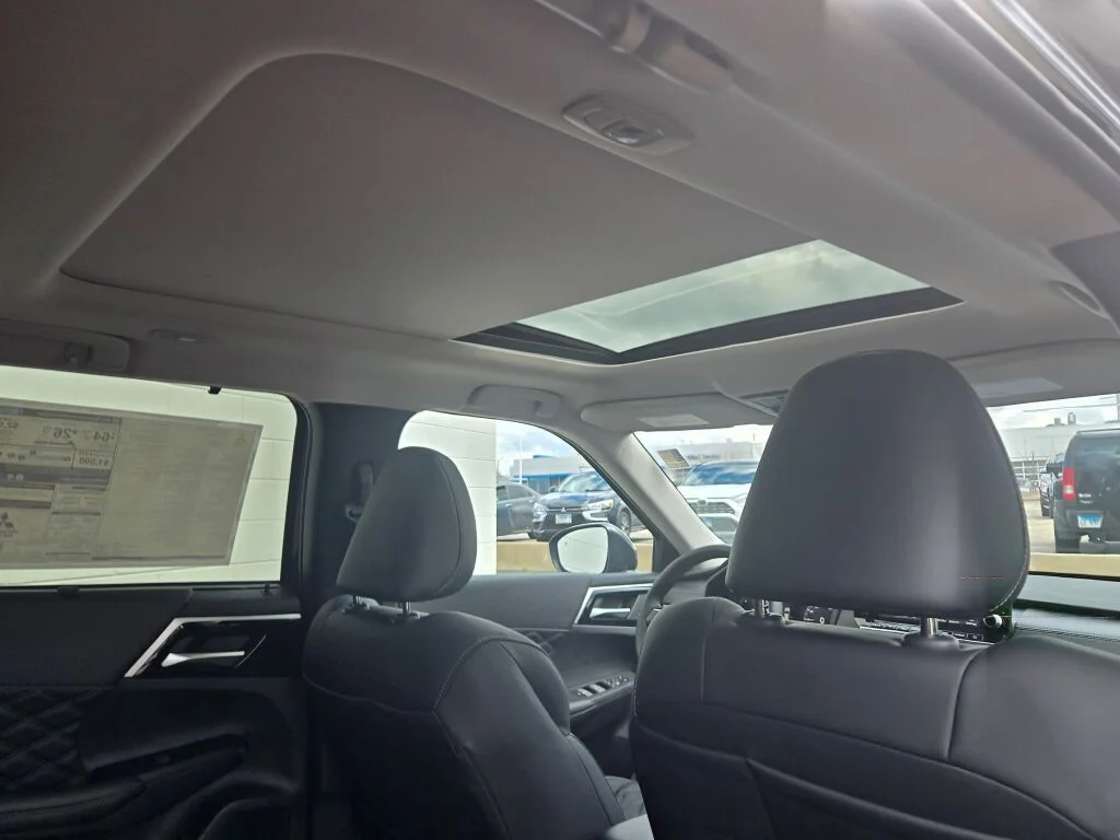 2025 Mitsubishi Outlander Plug-in Hybrid SEL - Photo 9