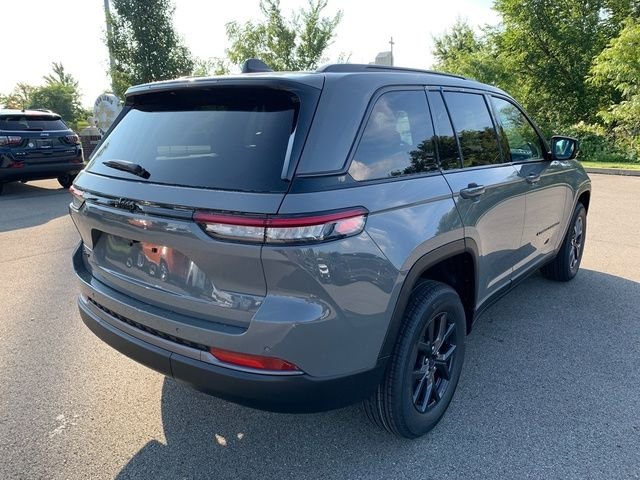 New 2027 Sting-Gray Clearcoat Jeep Laredo Altitude image 6
