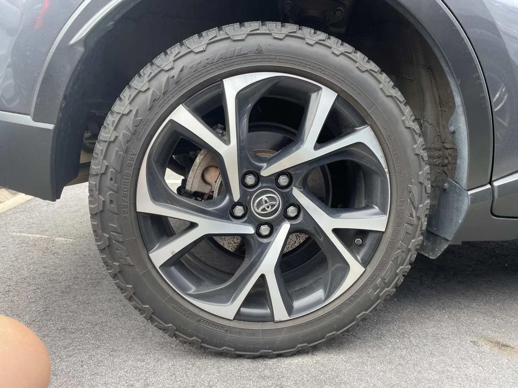 Used 2018 Magnetic Gray Metallic Toyota XLE image 5