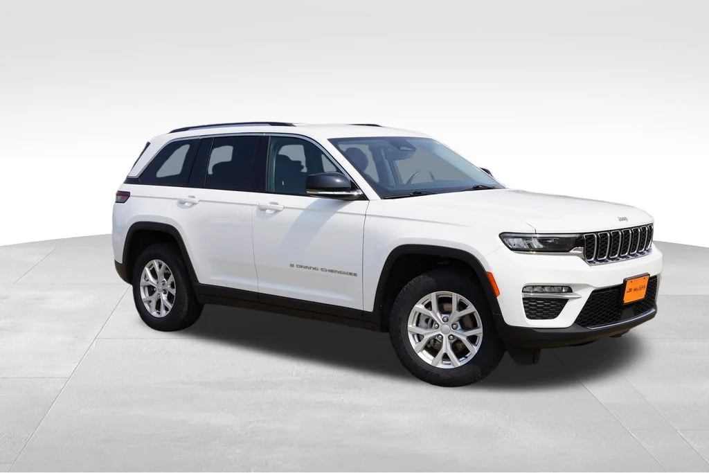 Used 2023 Jeep Grand Cherokee Limited with VIN 1C4RJHBG2PC532517 for sale in Lakeville, MN