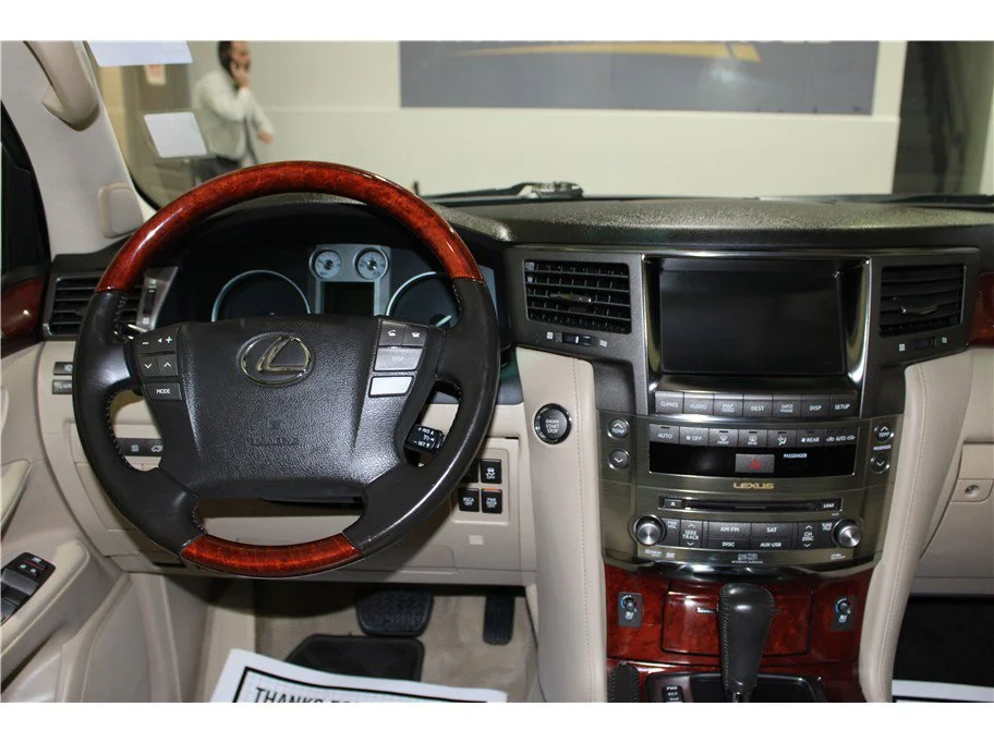 2011 Lexus LX 570 - Photo 16