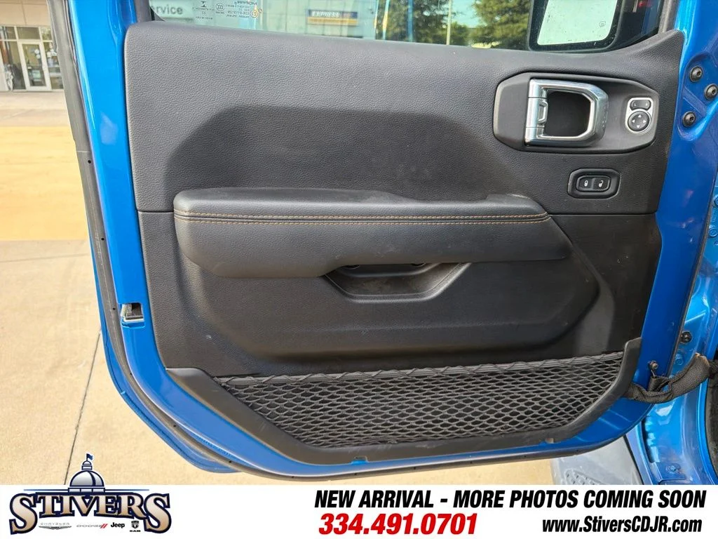 Used 2022 Blue Jeep Overland image 16