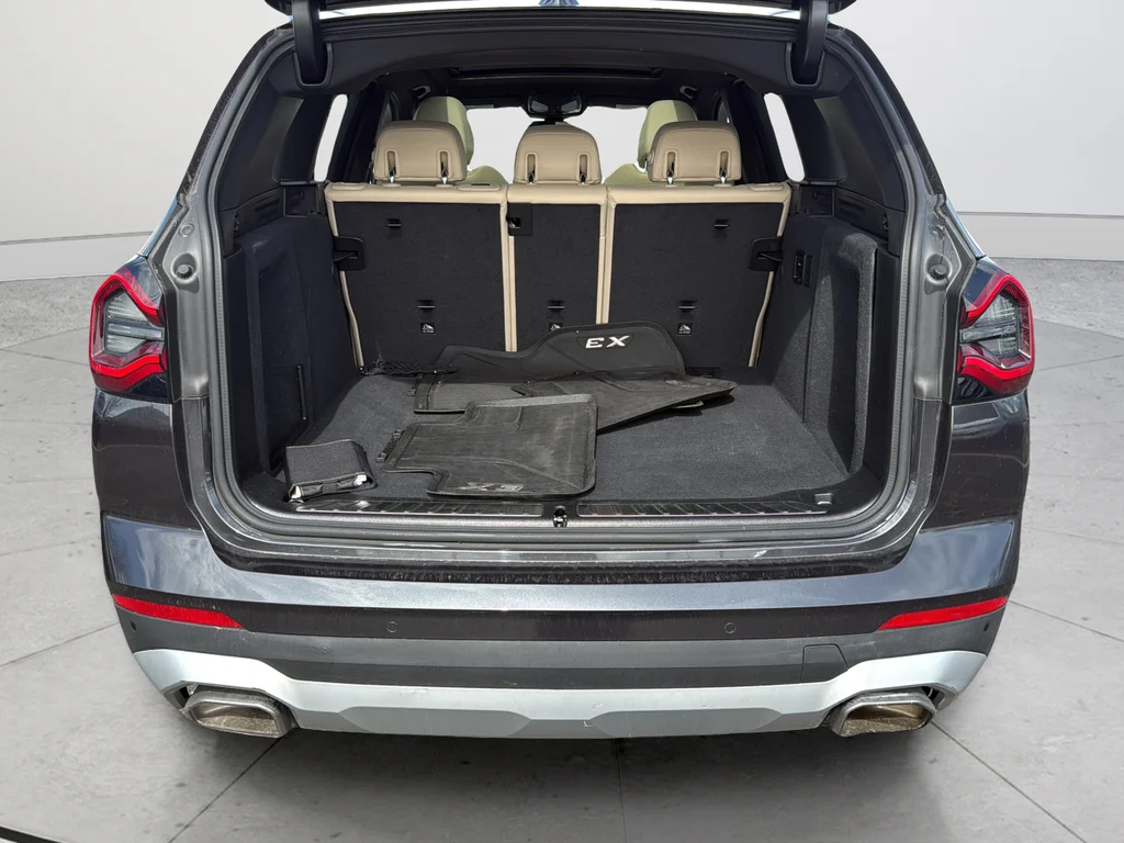 Used 2023 Gray BMW xDrive30i image 18